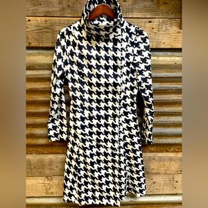 Black and white double breasted coat. Size S. A line.